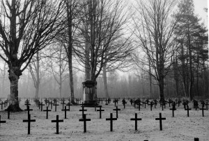 Apremont, Dep. Ardennes - Februar 1962 - Blick über das Gräberfeld mit Denkma